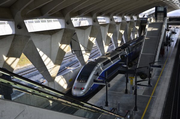 airport station with tgv lyon