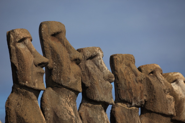 easter island moai statue