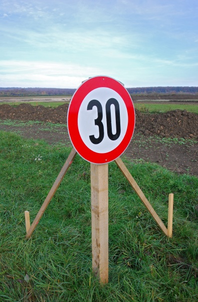 traffic sign 30 km