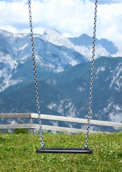 swing with chains on top of