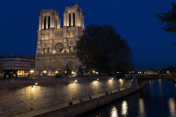 notre dame cathedral and river seine