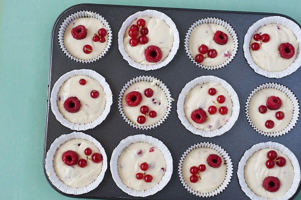 cream cheese muffins with red berries