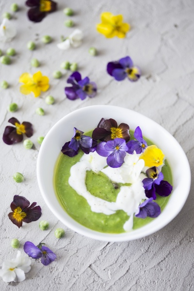 cream of green pea soup with