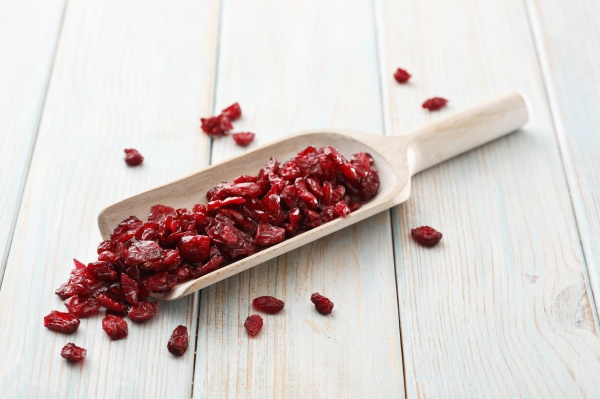 dried cranberries on a wooden scoop
