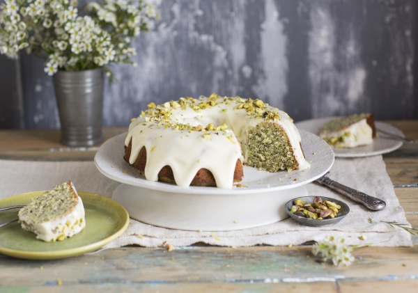lemon and poppy cake with pistachios