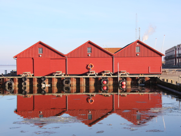 red, fishermen, buildings, in, winter, with - 23218913