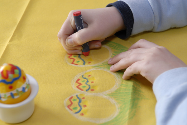 maedchen paints easter tablecloth