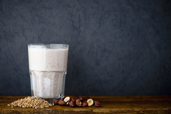 a protein shake made with spelt
