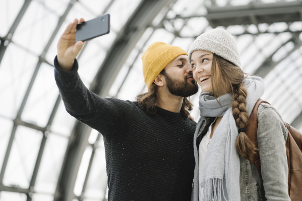 young, couple, taking, a, selfie, at - 28017731