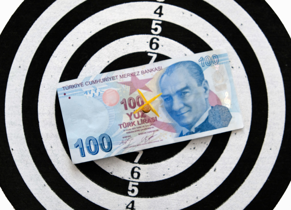100 turkish lira and dart arrows
