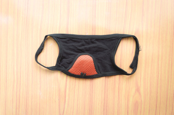 a disposable face mask protective