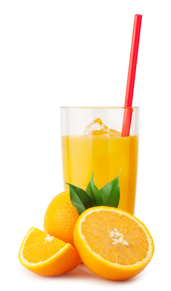 orange juice with ice and oranges
