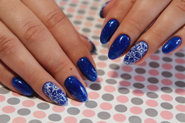 manicure design blue sky