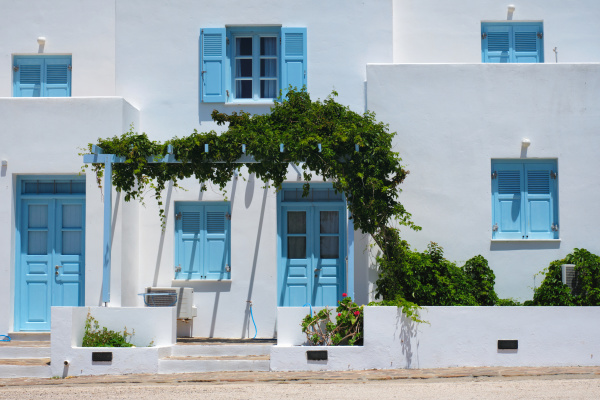 traditional greek architecture houses painted white