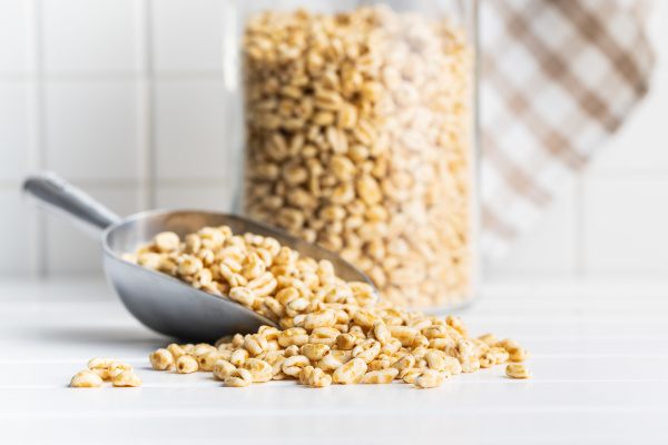 puffed wheat covered with honey in