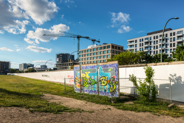 art gallery of berlin wall at