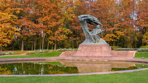 frederic chopin monument in royal baths