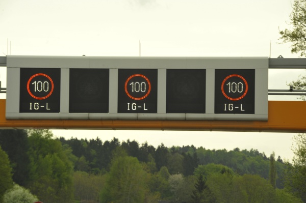 immission control through speed limits