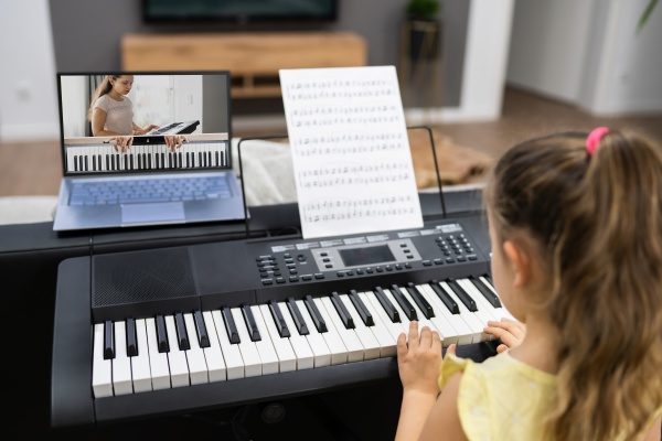 music piano internet class at home