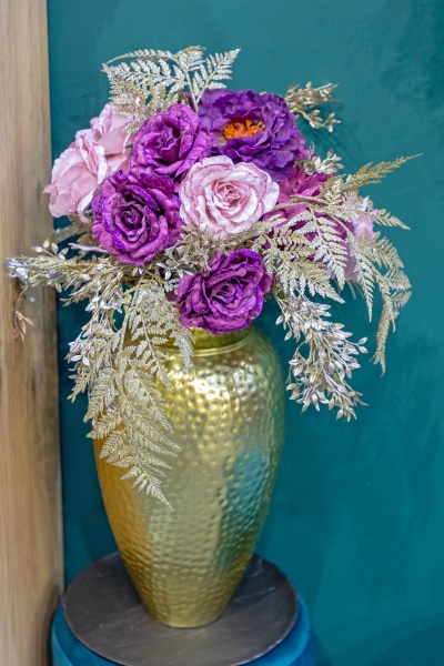 golden vase flowers