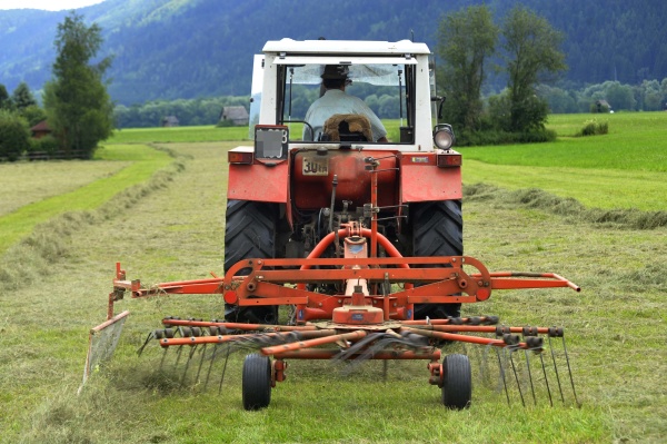 hay tedder machine in agriculture