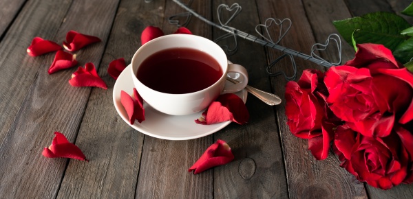 cup of tea with red roses