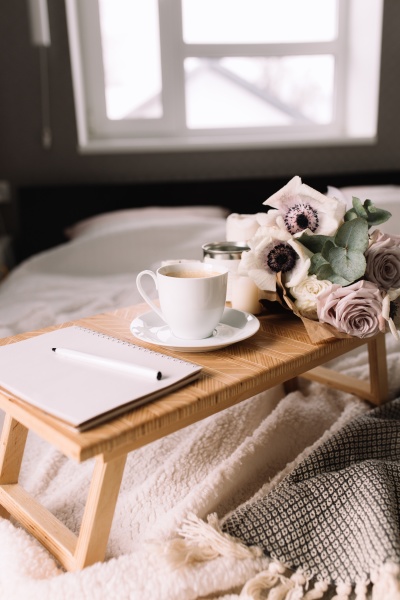 coffee table on bed flowers