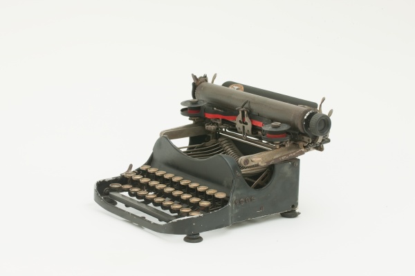 an old fashioned typewriter