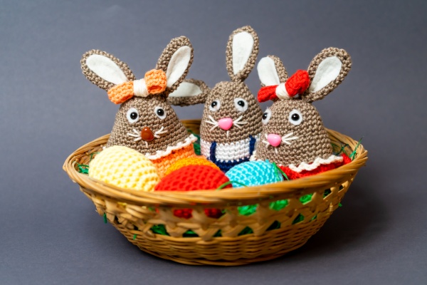 amigurumi easter egg warmer out of