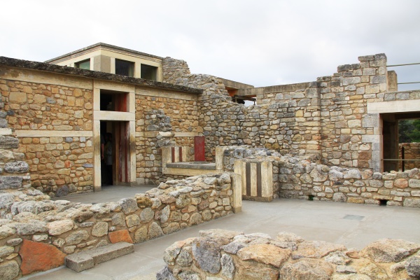 the palace of knossos on crete