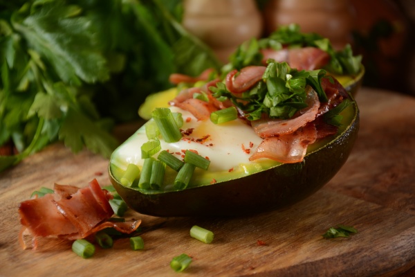 baked avocado and eggs boats with