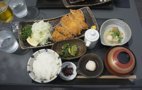 tonkatsu with cabbage sauce
