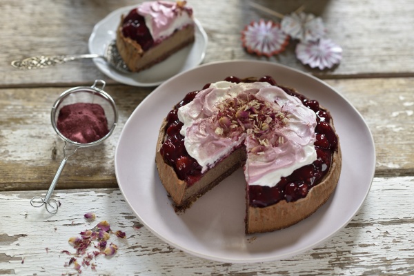 vegan nougat cheesecake with raspberries and