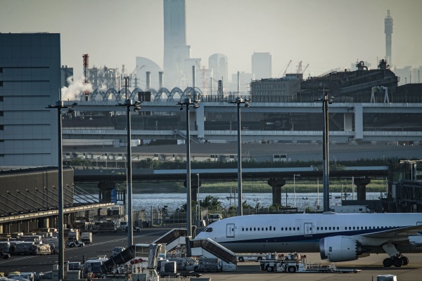 airplane and city silhouette haneda