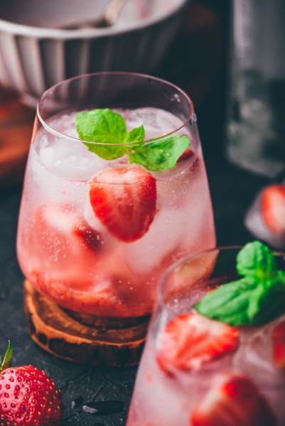 cocktails with strawberry gin and