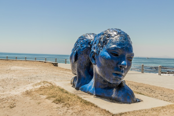 blue heads statue in cape town