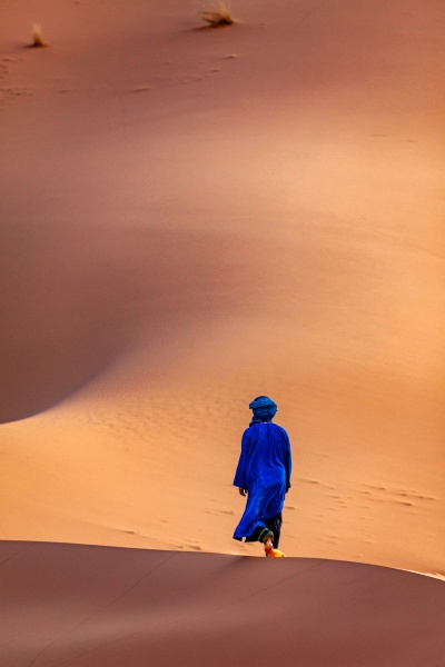 a lonley tuareg in the desert