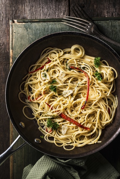 spaghetti with chilli pepper aglio olio
