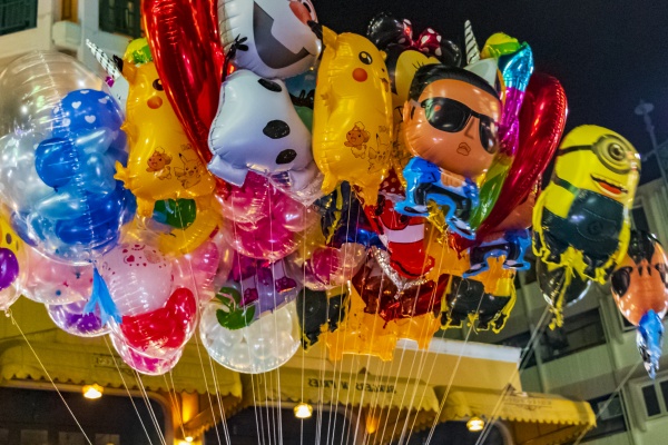 balloons selling at khaosan kaosan road