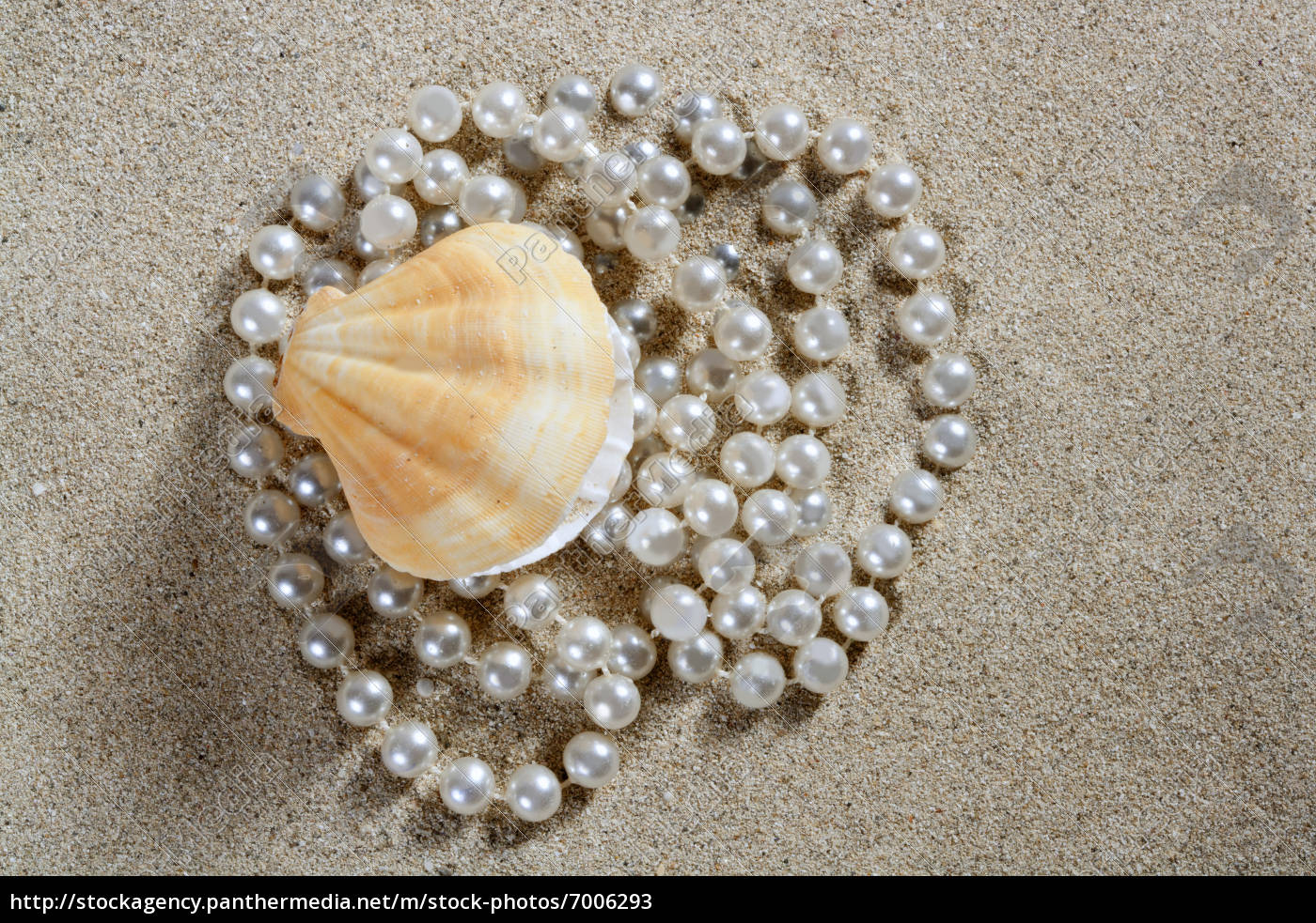 clam with pearls inside
