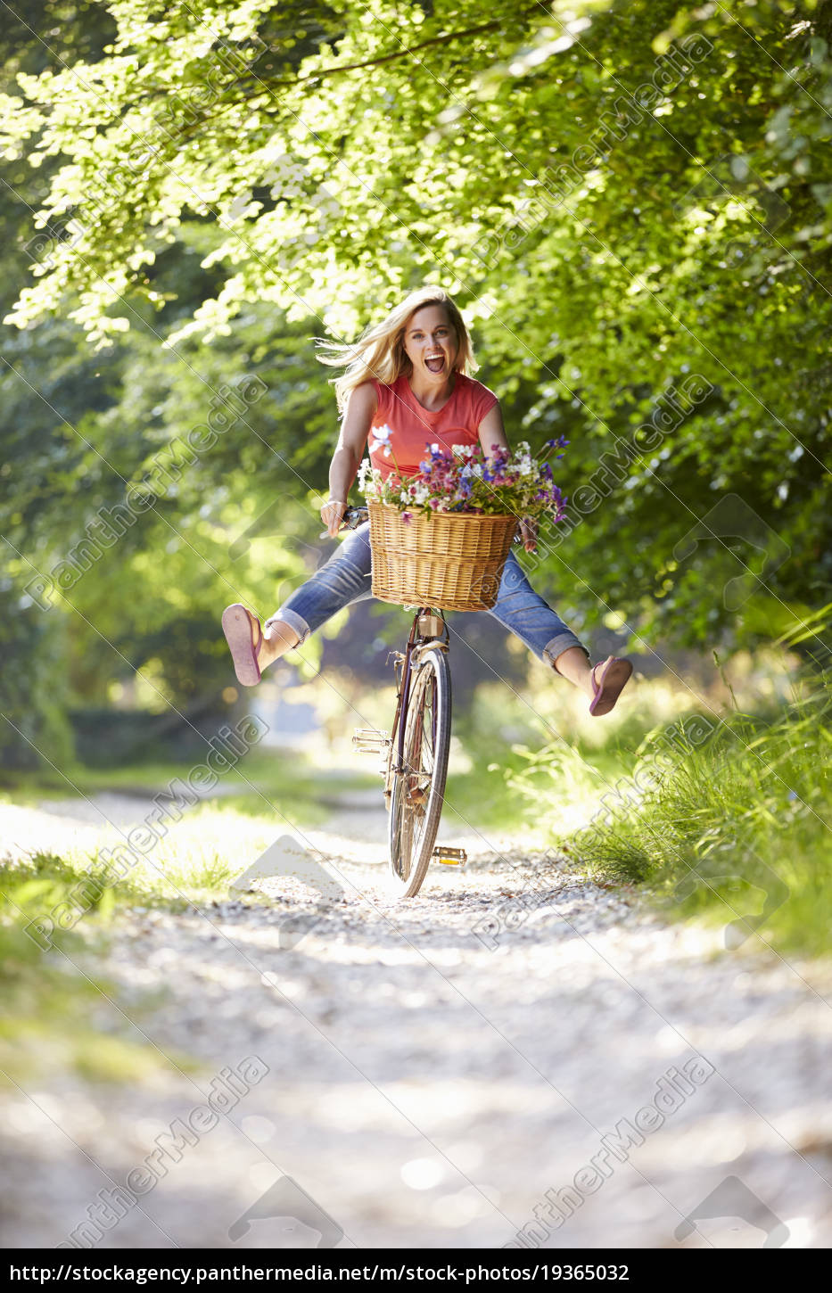 girl with cycle